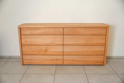 Massangefertigtes Sideboard.